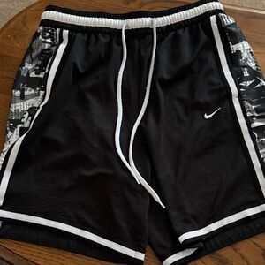 Nike Men's Black and White Athletic Shorts